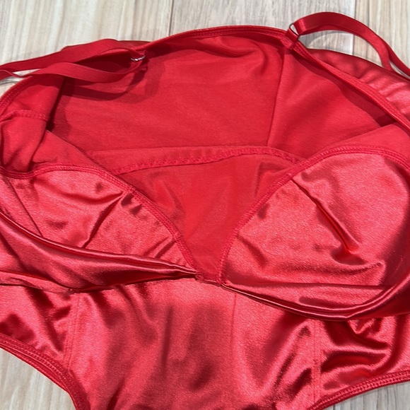 Red silk type body suit never worn - Picture 4 of 4